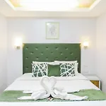 Pacific Bay Grand Suites