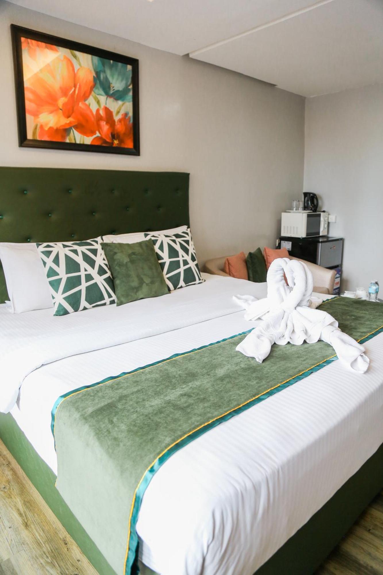 Pacific Bay Grand Hotel